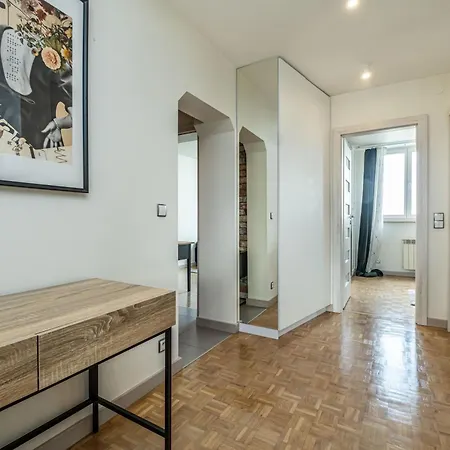 Center Tower View I Apartment *